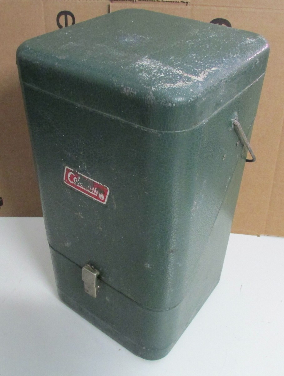 Vintage 1974 Green COLEMAN Camping Lantern Light Metal Case
