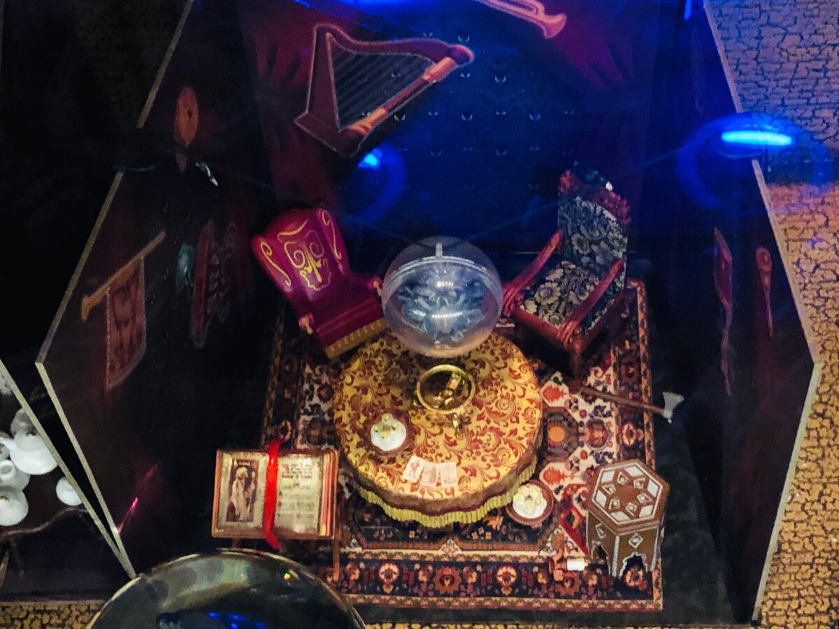 Disney Parks Haunted Mansion Diorama Seance Circle Madam Leota