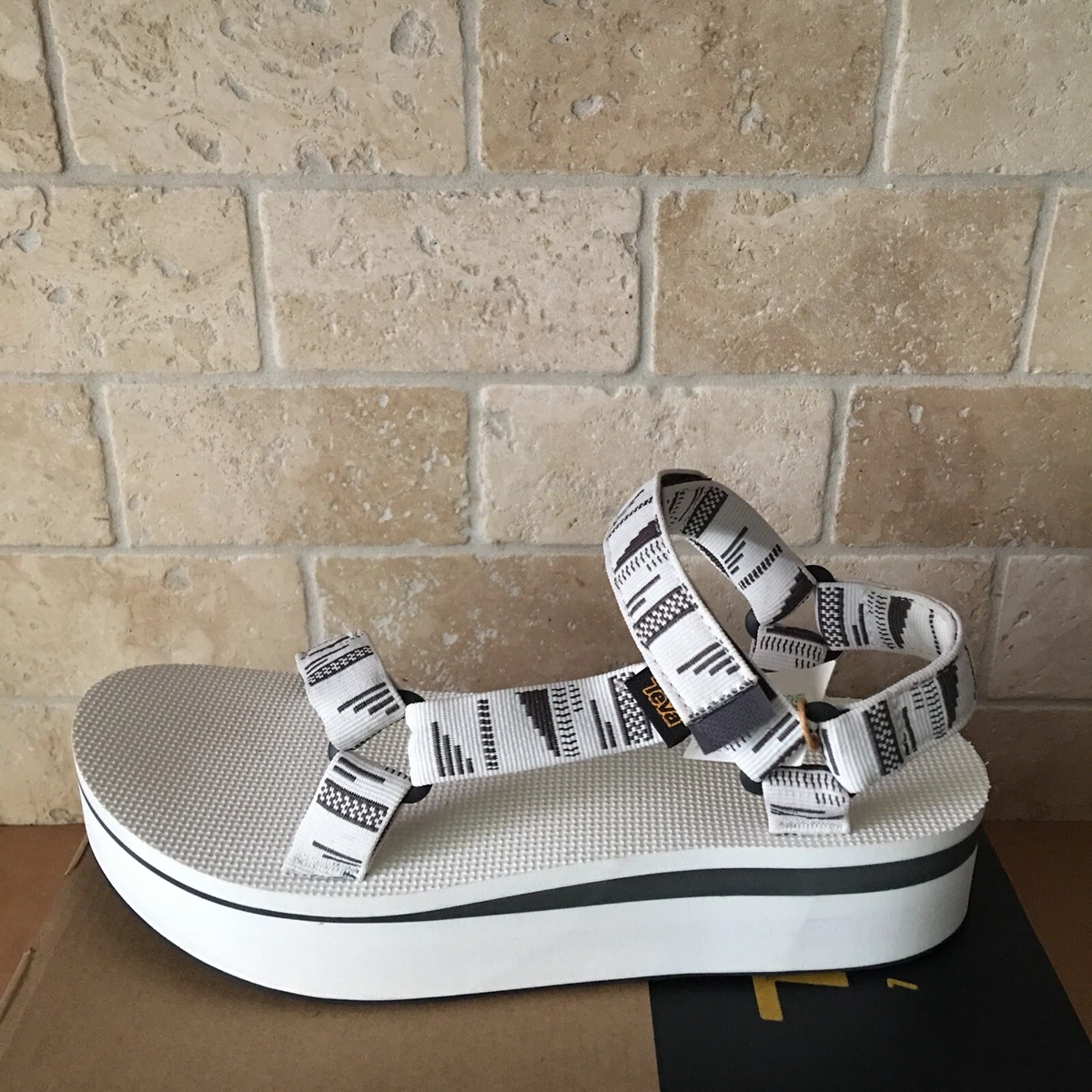 Teva bright white cheap flatform universal sandals