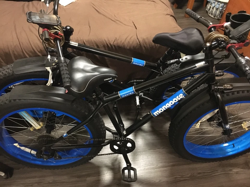 Mongoose Dolomite 脂肪轮胎自行车 - 黑色/蓝色 (R4144WMADS) — 第 4/4 张图片