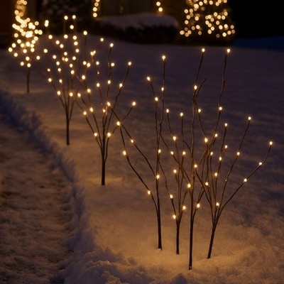 Tapfere Weihnachts-Wegebeleuchtung | LED Zweige Zweige | Bodenpfähle | 8 Stück