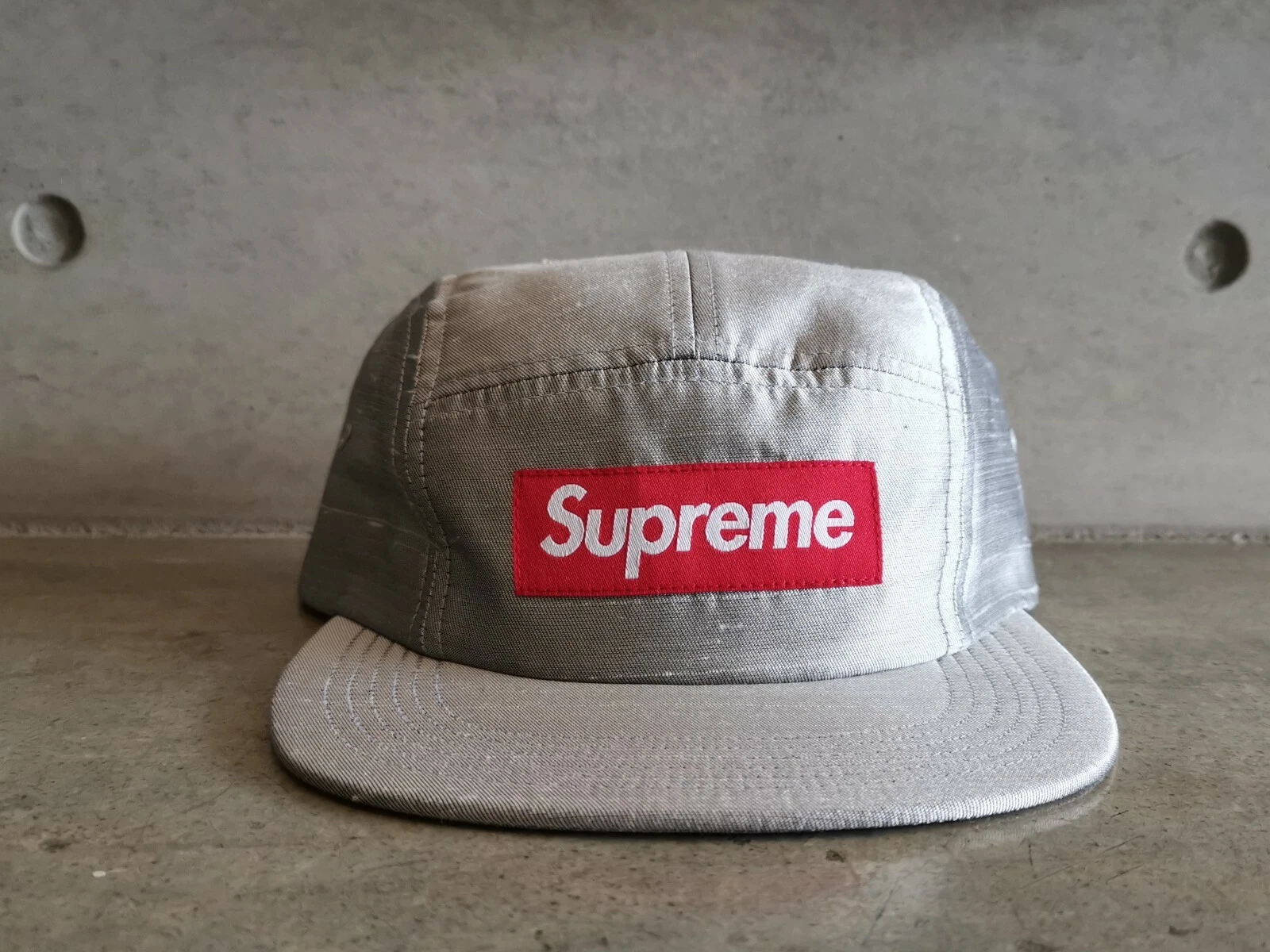 Casquette de camp logo boîte en soie brute suprême   Argent