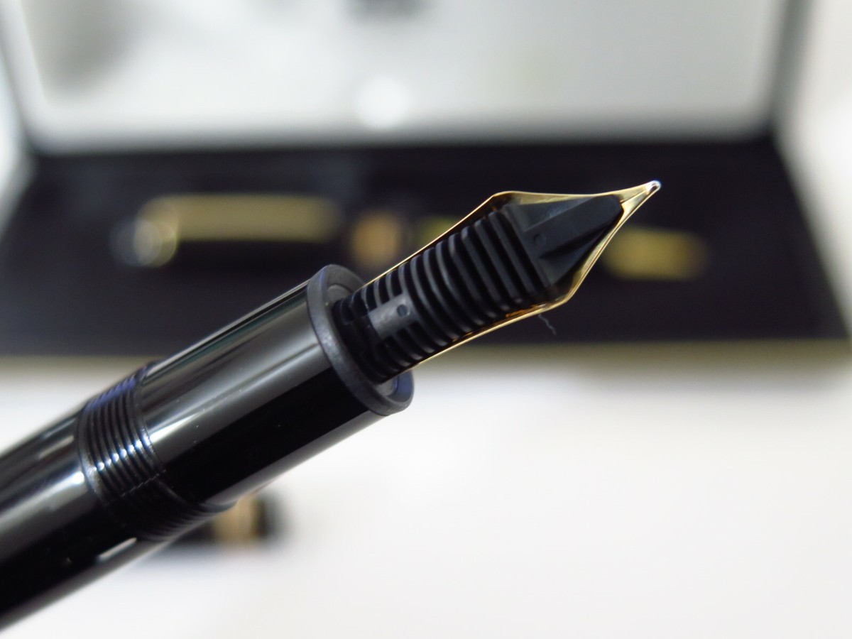 MONTBLANC Meisterstuck 4810 14K Gold-Coated Fine Fountain & Medium