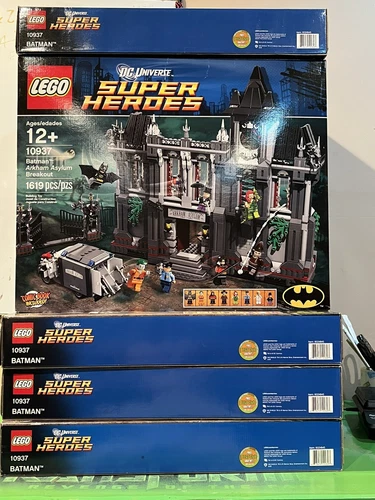 LEGO 10937 DC Comics Super Heroes Batman Arkham Asylum Breakout