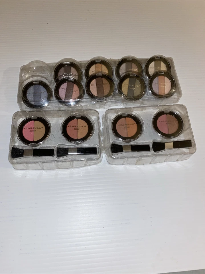 Circle of Beauty ColorWorks 9 眼影三件套和 4 腮红二重奏 ~ 罕见 ~ — 第 3/4 张图片