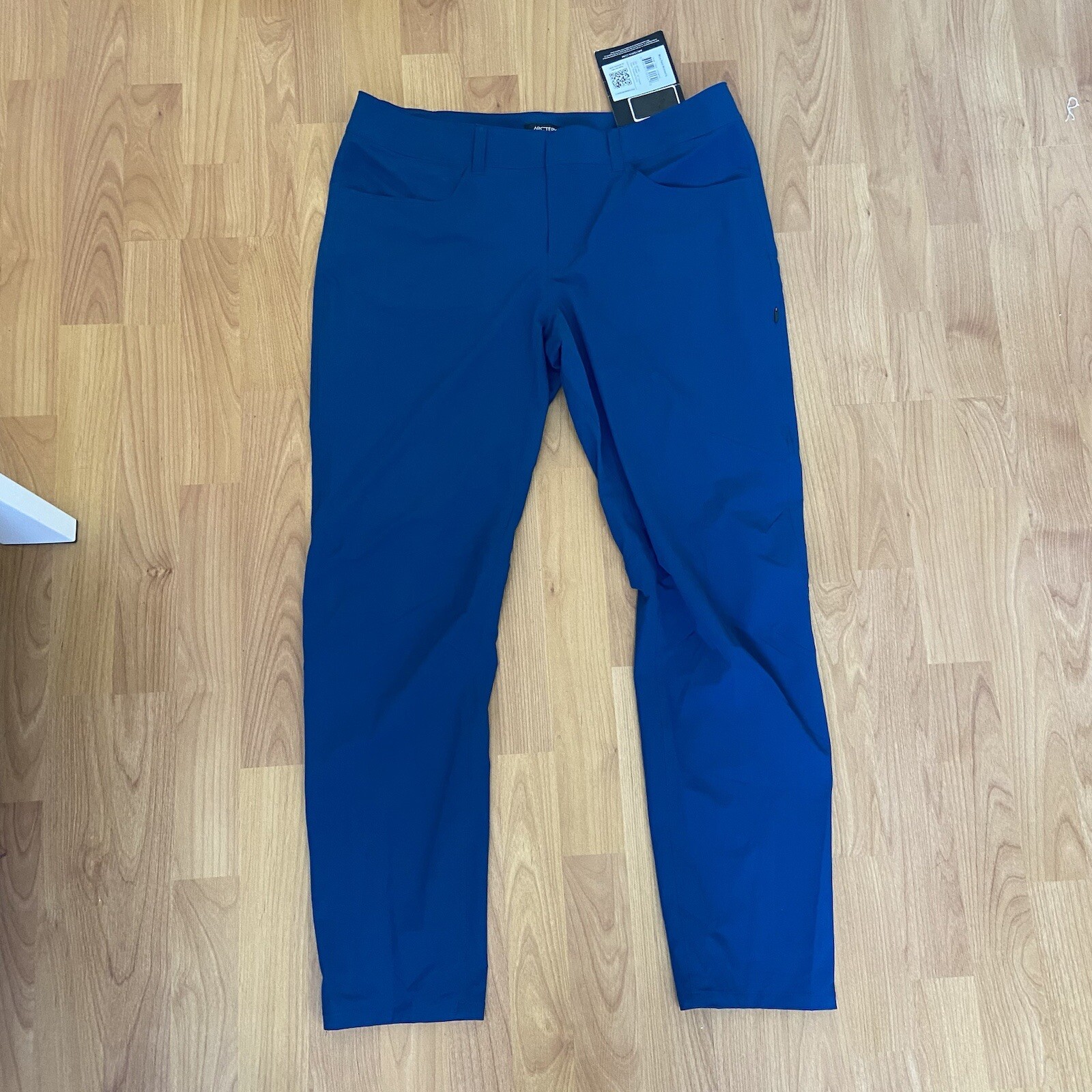 Pantaloni da trekking outdoor Arc'Teryx da donna nuovi con etichette taglia 12x31
