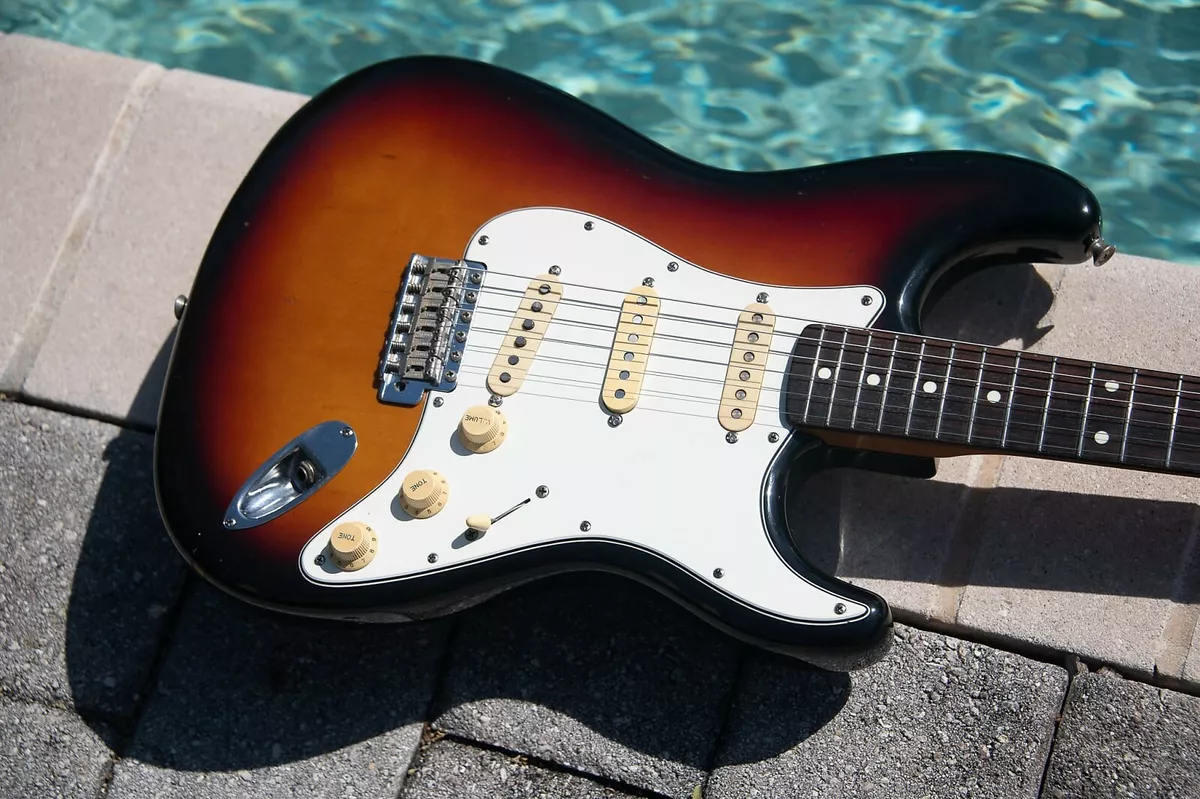 1986 Squier By Fender E Serial Stratocaster - Sunburst -Made In Japan