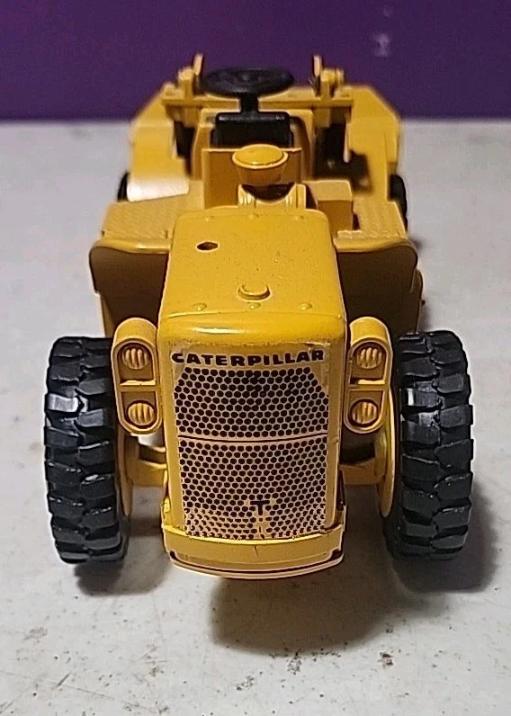 Vintage STRENCO / Conrad 950 Caterpillar Wheel Loader 1:25 Scale Diecast Model  - Image 4 of 4