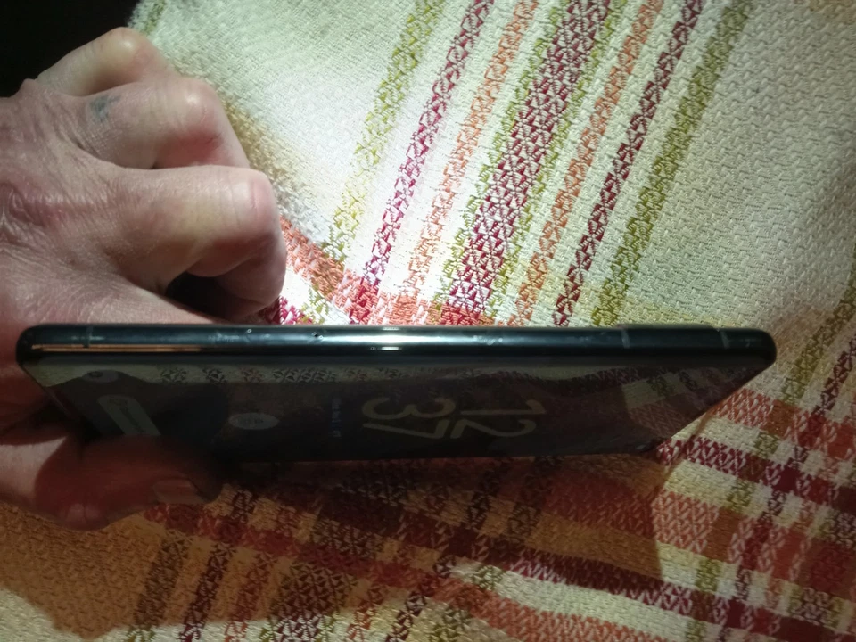 Google Pixle 7 Pro 128 GB Sin grietas Rasguños menores Desbloqueado AT&T Obsidian Foto 3 de 4