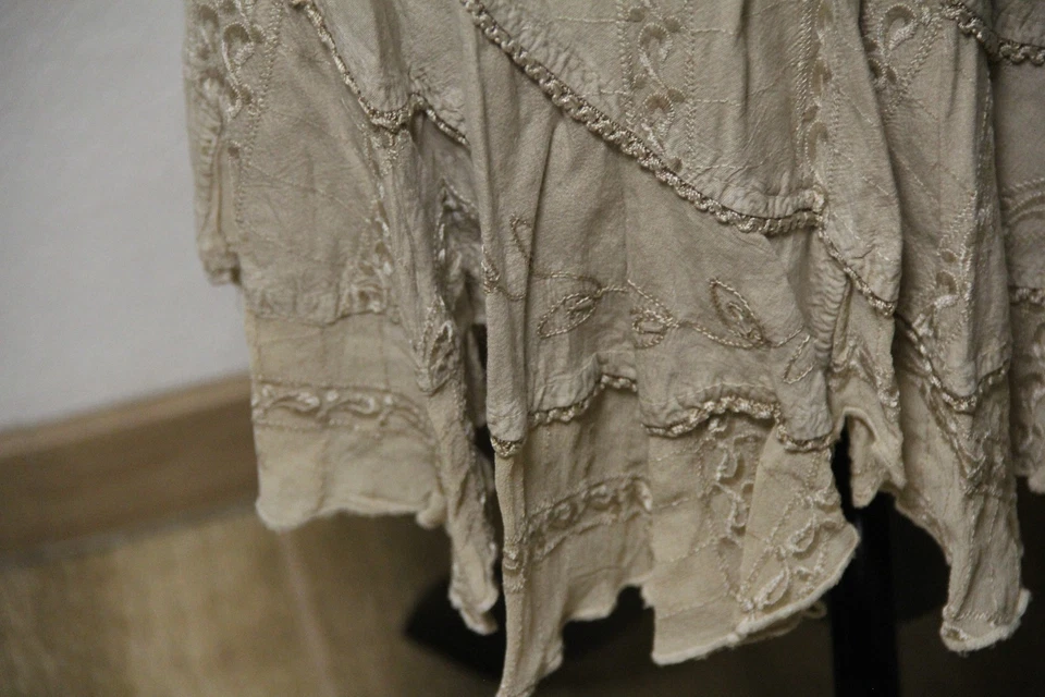 Coline Sommerkleid Trägerkleid Rüschen Stickerei Viskose knielang sand Gr. M - Bild 4 von 4