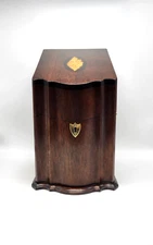FEDERAL STYLE MAHOGANY MARQUETRY INLAID KNIFE BOX WITH SEASHELL MOTIF