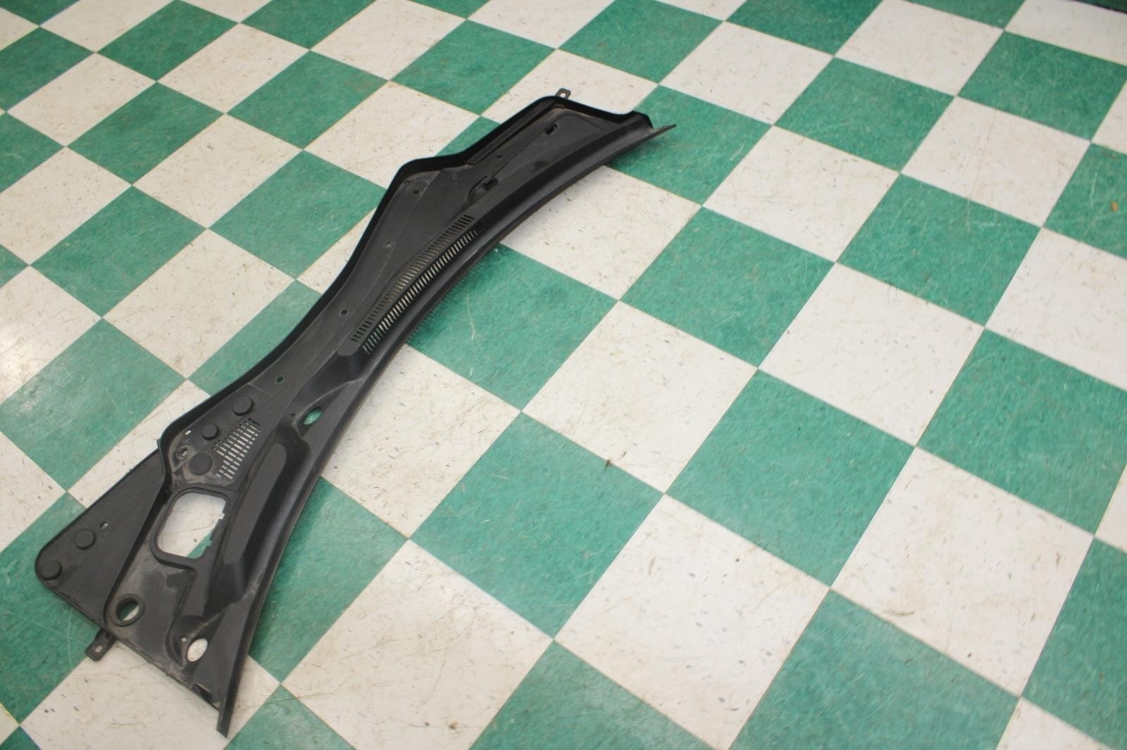 14-19 Ghibli Front End Windshield Wiper Cowl Vent Trim Unit OEM OE WTY Factory