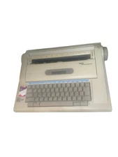 Smith Corona Typewriter & Word Processor  NA-3HH Display 75K Word Dictionary