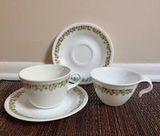 Vintage 1970s Corelle Spring Blossom Crazy Daisy Cups & Saucers White & Green