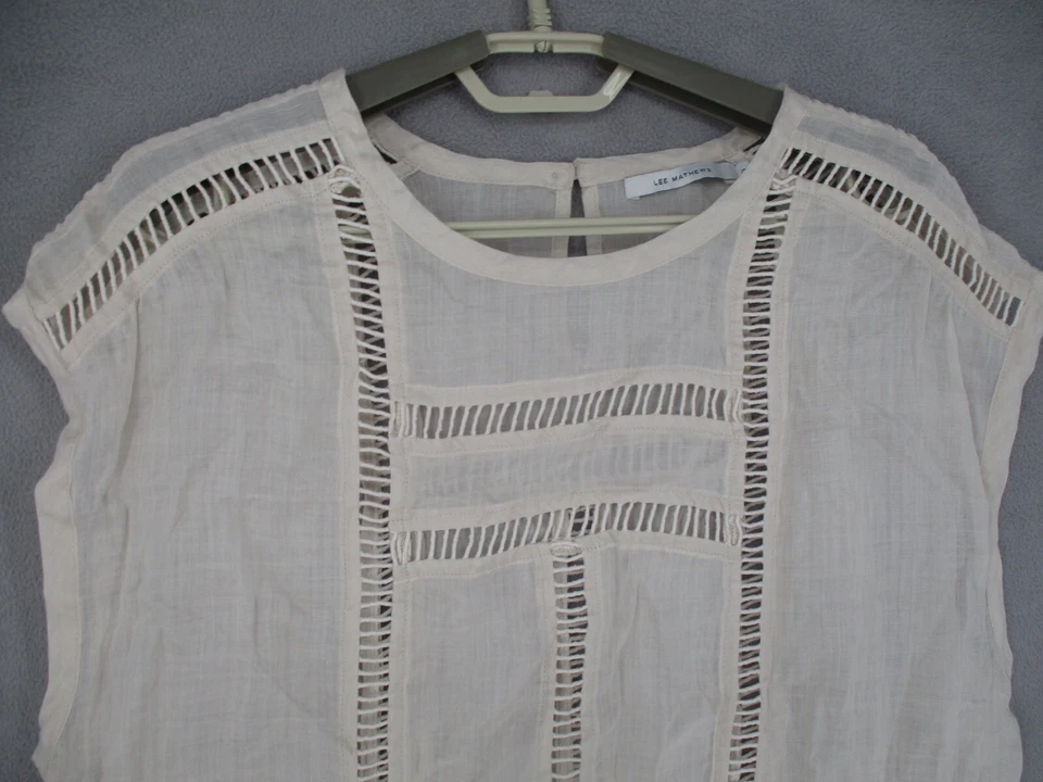 Regata Lee Mathews Top Feminina 3 Bege Linho Sem Mangas Botão Respirável - Imagem 2 de 4