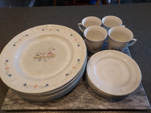 VTG Stoneware Set Country Home Trenditions Geese 7 dinner plates 4 cups/saucers