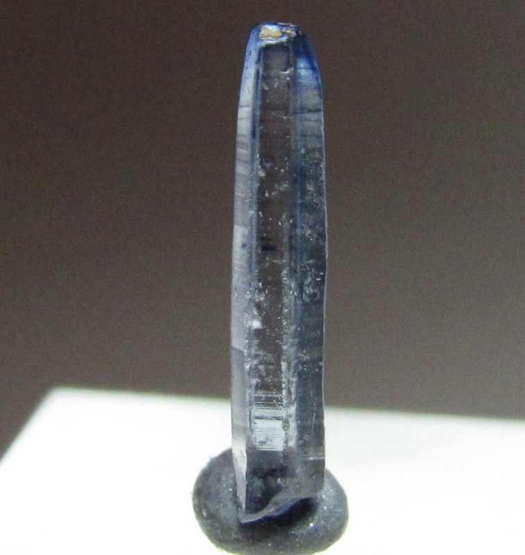 ELEGANT DAINTY GEM SAPPHIRE CRYSTAL!!! SRI LANKA