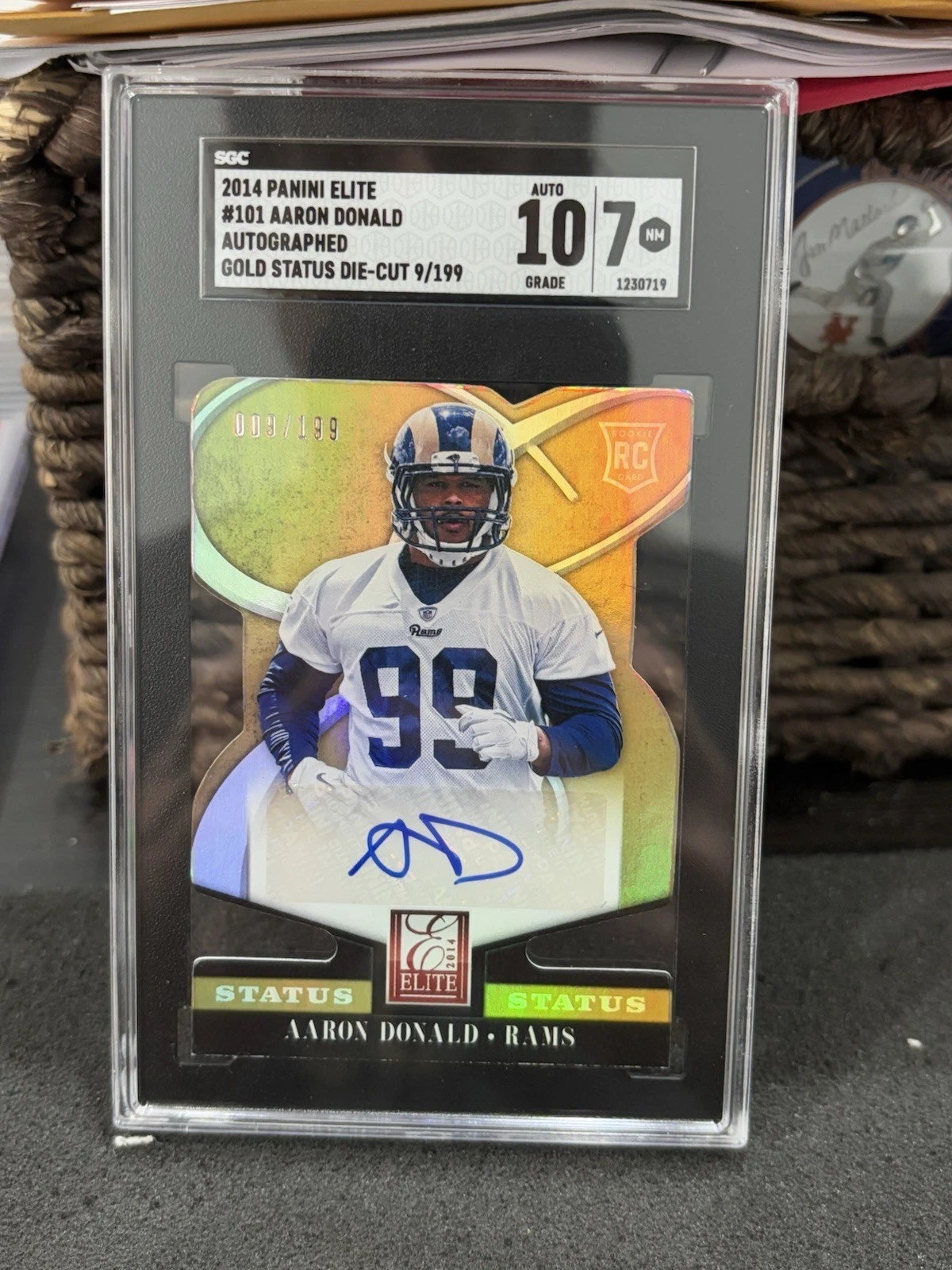 Aaron Donald Panini Elite #101 Gold Status Die-Cut Signature