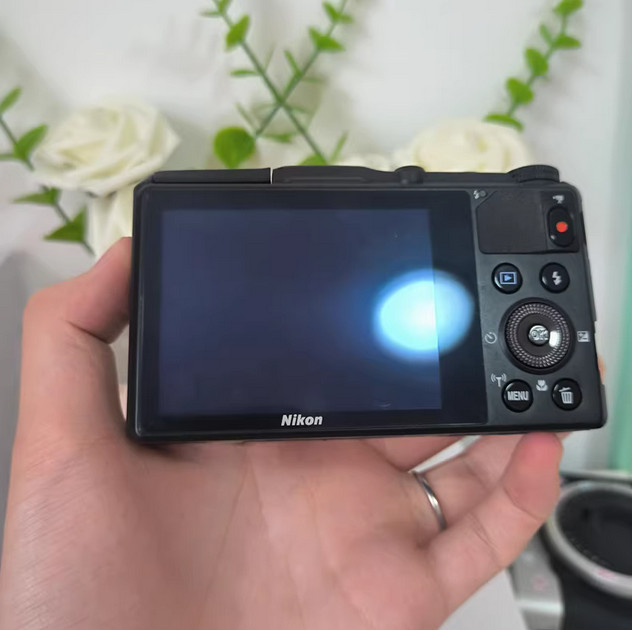 Nikon COOLPIX S9700 Digital Camera 16 million Pixel 30x Optical
