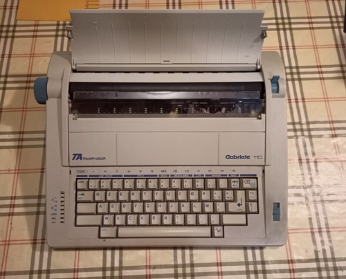 Gabriele 110 TA Triumph Adler PERFECTLY WORKING TYPEWRITER - Picture 2 of 5