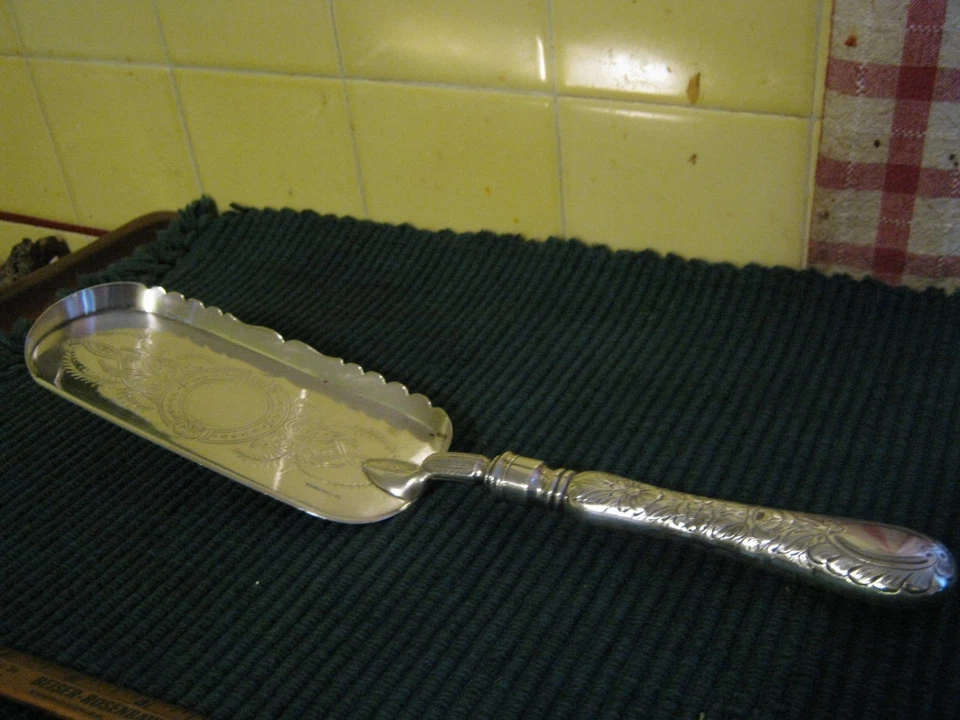 ELECTRO POTOSÍ de corte británico de lujo de la década de 1880, Birmingham Inglaterra CUCHARA DE MIGA DE BUTLER Foto 2 de 4