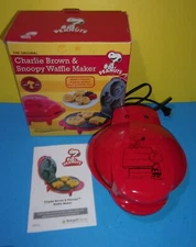 Smart Planet Original Peanuts Snoopy & Charlie Brown Waffle Maker WM-6S Red