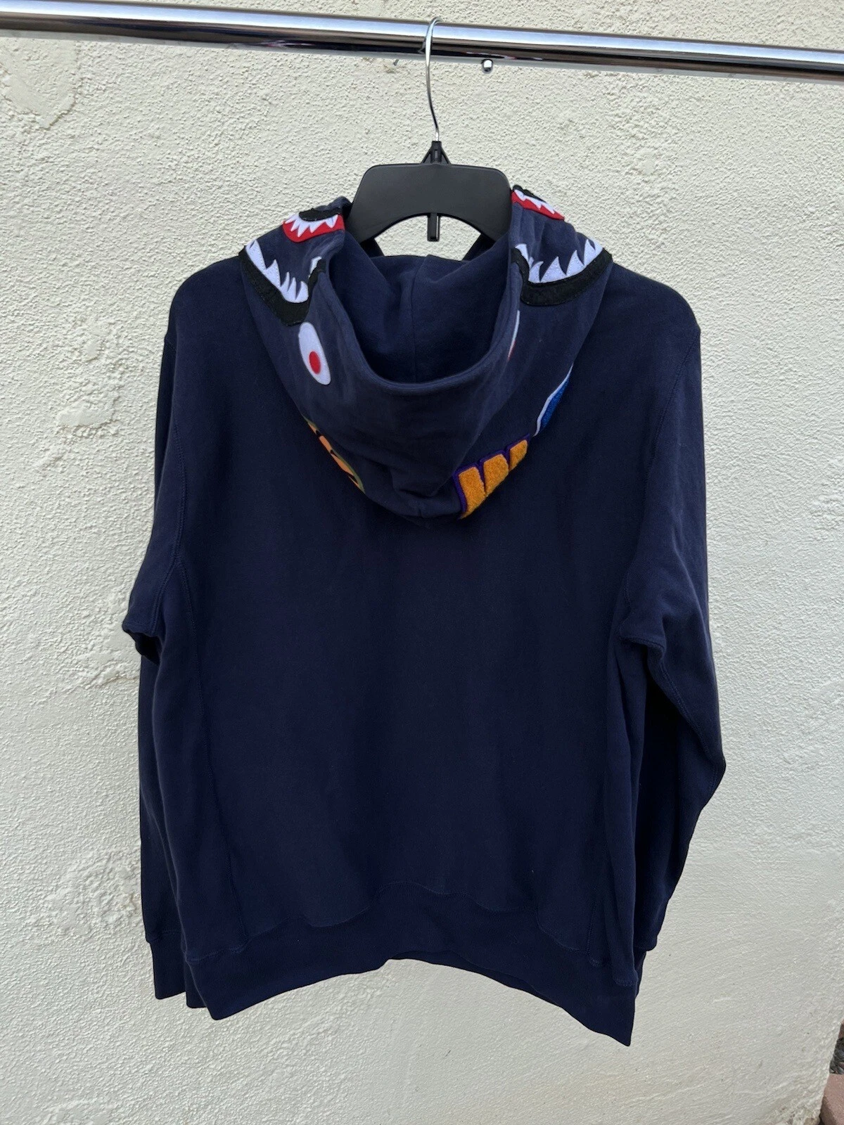 A BATHING APE (BAPE) Felpa con cappuccio pullover Bape blu scuro patch squalo