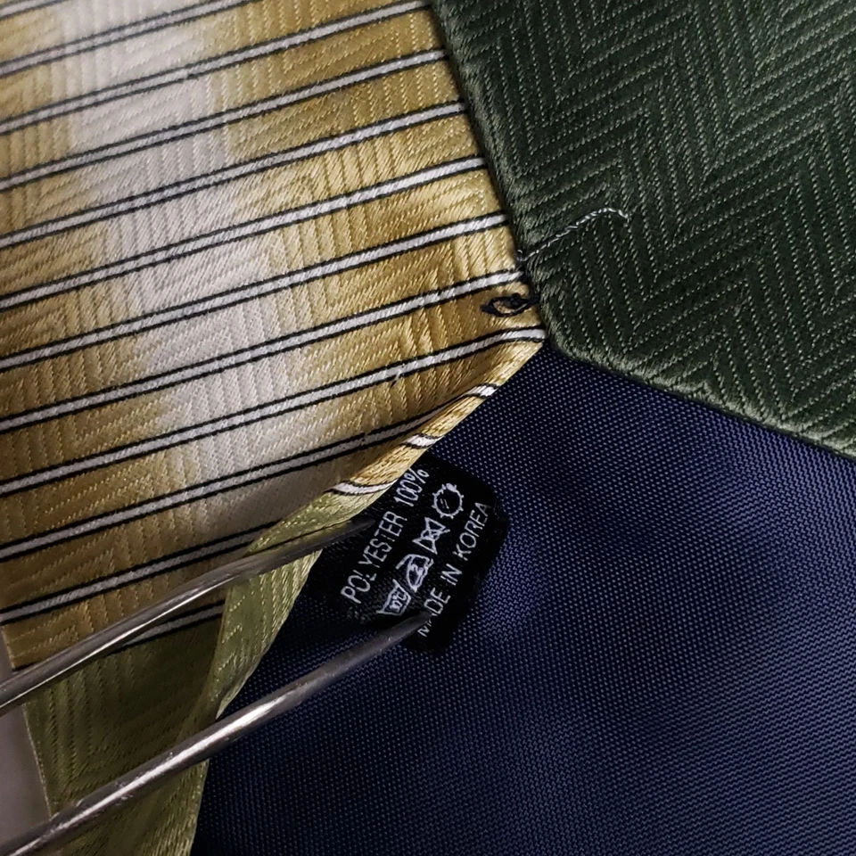 Corbata Umo Lorenzo Geométrica Ancha Diseño Abstracto Verde Dorado Y2K Corbata Eléctrica Foto 4 de 4