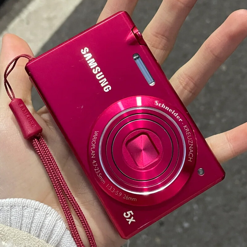 Samsung MV800 16.1MP 5x Optical Zoom Flip Out Touch Screen Digital