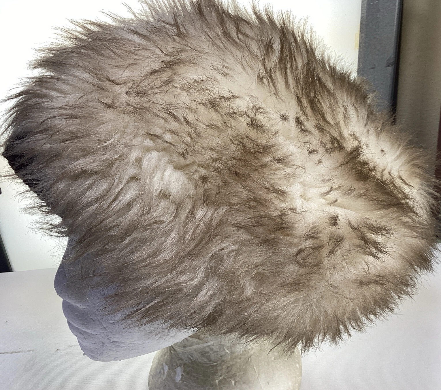Chapeau fausse fourrure floue vintage années 60 MISS DIOR par CHRISTIAN DIOR