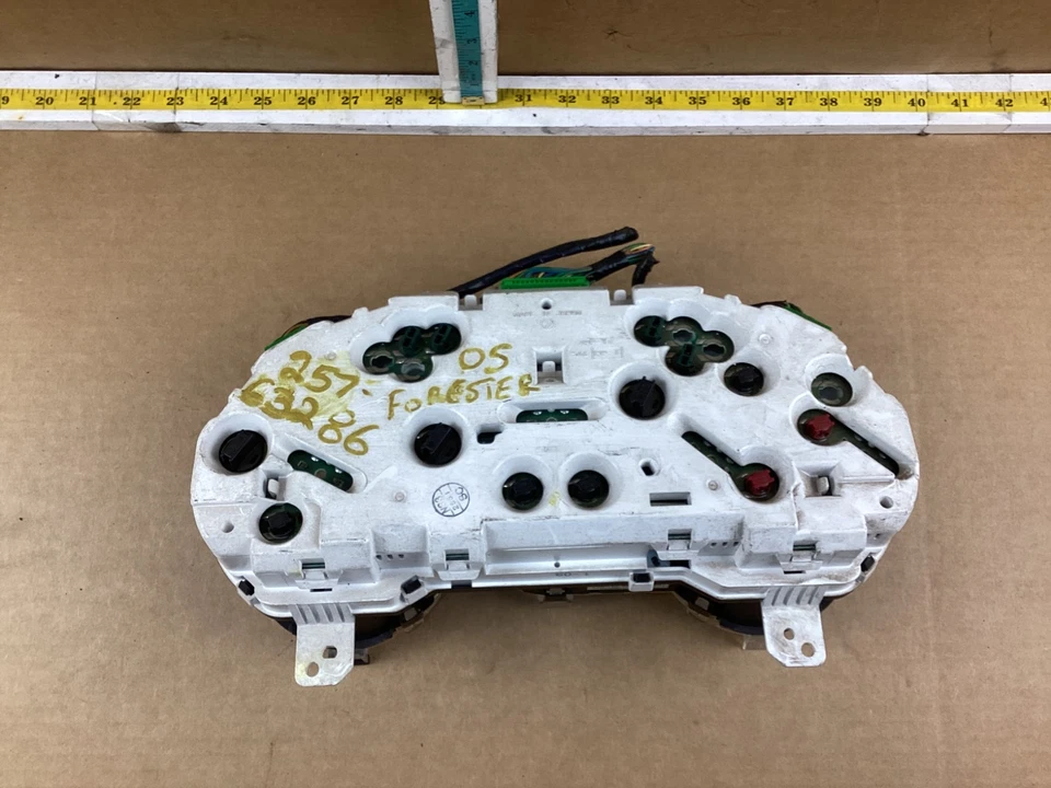 Cuadro de instrumentos velocímetro Subaru Forester 2005 85013SA010 OEM Foto 4 de 4