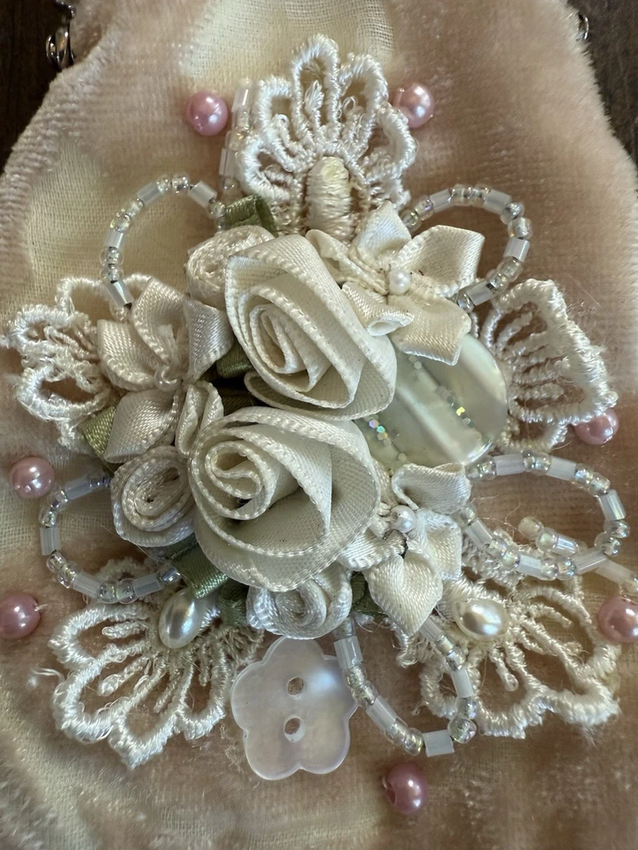 BOLSO DE NOVIA VICTORIANO CON CUENTAS Foto 3 de 4