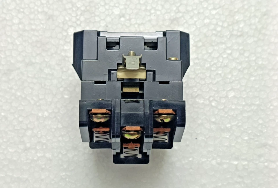 SIEMENS 41NB30AG POLE CONTACTOR 30AMP 240V COIL - Image 2 of 4