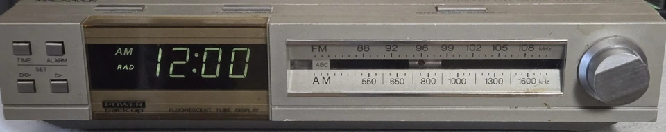 Vintage Magnavox D-3210-FTD AM/FM Radio Alarm Clock Tested Excellent Condition  - Image 2 of 4