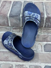 OOFOS OOahh Unisex US Men's 6 Women’s 8 EU 39 Blue Metallic Snake Skin Print