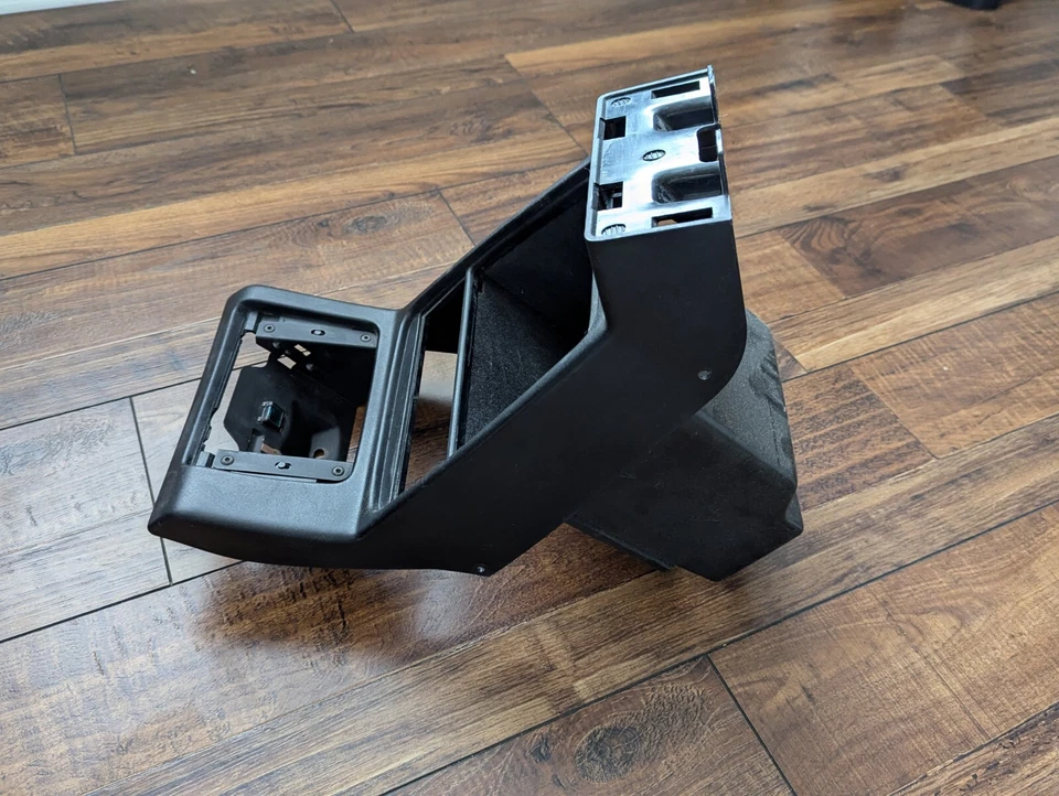 Moldura acabamento estéreo rádio console central superior clássico Saab 900 fabricante de equipamento original 1988-1993 - Imagem 2 de 4