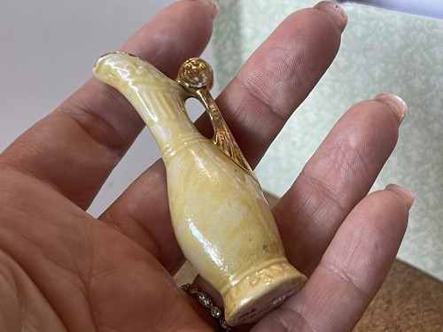 Miniature ceramic Slim Pitcher gold trim - Picture 2 of 6