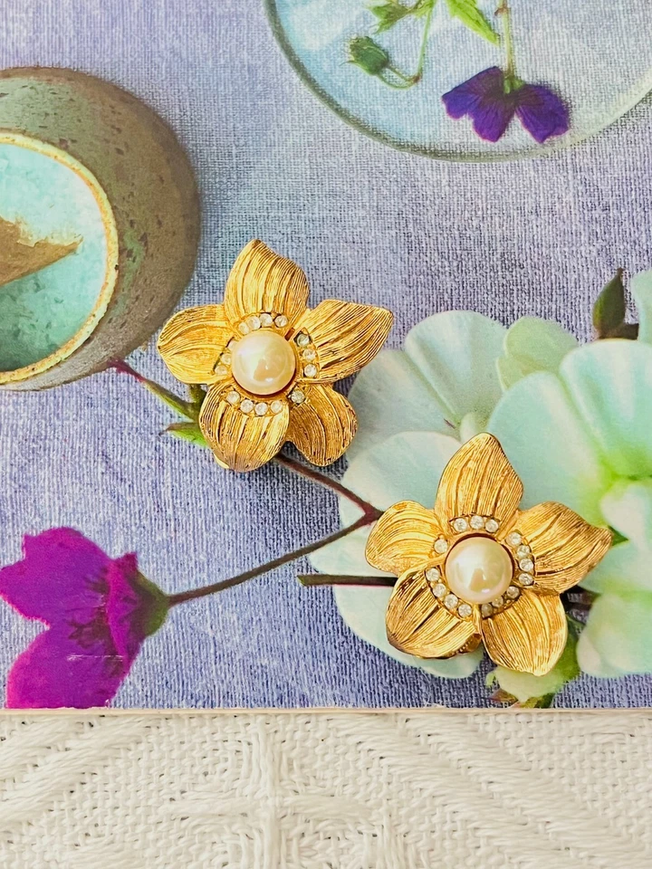 Christian Dior Años 80 Vintage Flor Blanco Redondo Perla Cristales Clip, Pendientes Foto 2 de 4