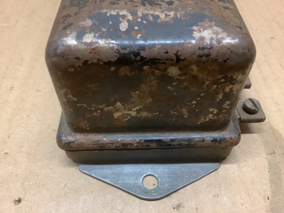 Chevrolet Oldsmobile Pontiac 1937-1939 regulador de voltaje Delco GM 1118203 usado Foto 2 de 4