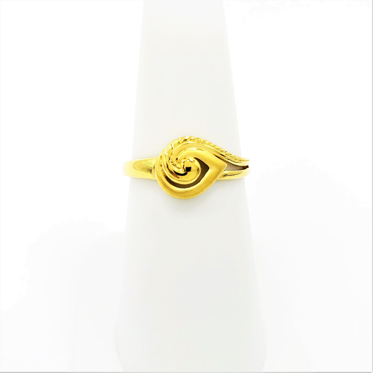 22K Solid Yellow Gold Ring US 6.75 Female Genuine Hallmarked 22K Solid Yellow Gold Ring US 6.75 Female Genuine Hallmarked