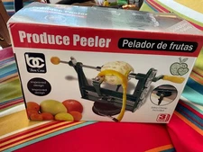 Bene Casa Produce Peeler, Manual Crank, Stainless Steele Blade, Brand New