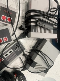 Nintendo NES Console 620 Built-In Games Controllers HDMI 1080p NTSC/PAL Gray Red