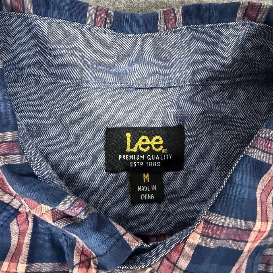 LEE Casual Short Sleeve Button-Up Shirt Fits Men's Size Medium Red Blue Plaids - Image 3 of 4