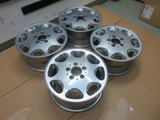 Mercedes 8-Loch Chrom Alufelgen 1244011902 für W124 C124 A124 T124 190er W201 Mercedes 8-Loch Chrom Alufelgen 1244011902 für W124 C124 A124 T124 190er W201