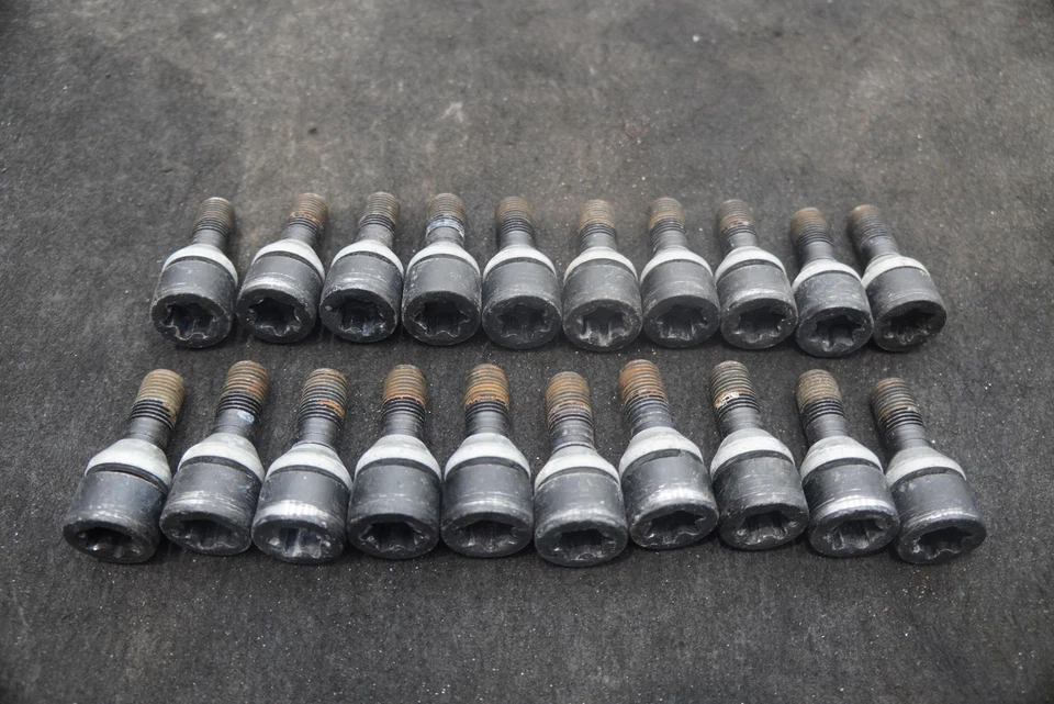 Juego de 20 tuercas de llanta de rueda tuerca perno tuerca OEM Lamborghini Urus S 2024 Foto 2 de 3