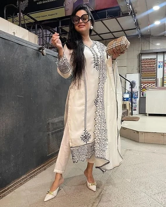 Mujer India Negro Bordado Kurta Con Pantalones y Dupatta, Top Salwar Paquistaní Foto 4 de 4