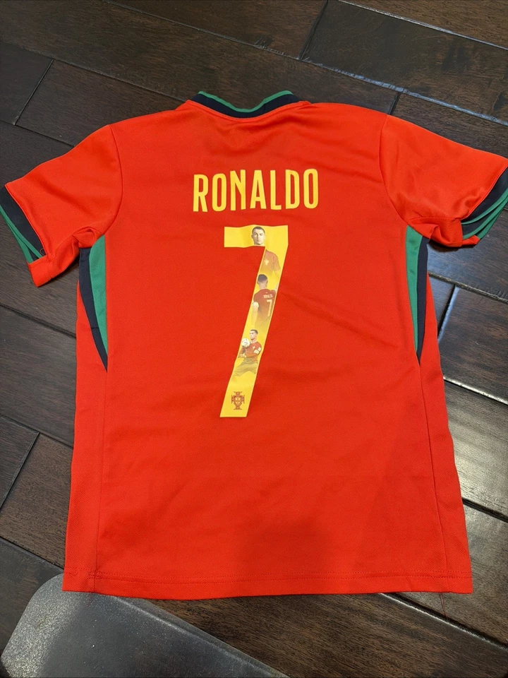 Camiseta Ronaldo Portugal Youth média - Imagem 2 de 2
