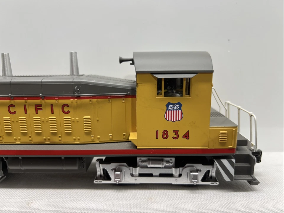 MTH RAIL KING 30-2167-1 UNION PACIFIC SW-9 MOTOR CONMUTADOR DIÉSEL PROTOSOUND BCR Foto 3 de 4