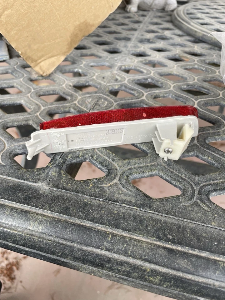 PARAGOLPES TRASERO IZQUIERDO INFINITI FX35 FX37 FX50 QX70 2009-2017 REFLECTOR lado conductor Foto 2 de 3