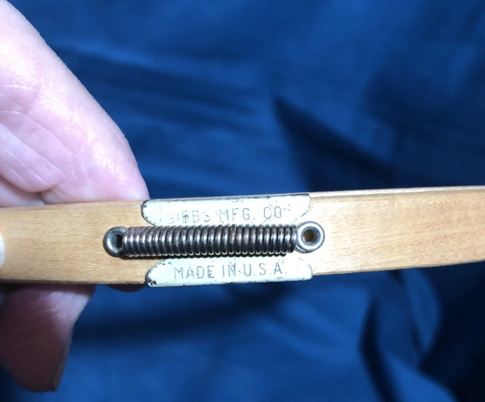 Vintage USA MADE Gibbs Holdtite Spring 6”Wooden Embroidery Hoop - Image 2 of 4